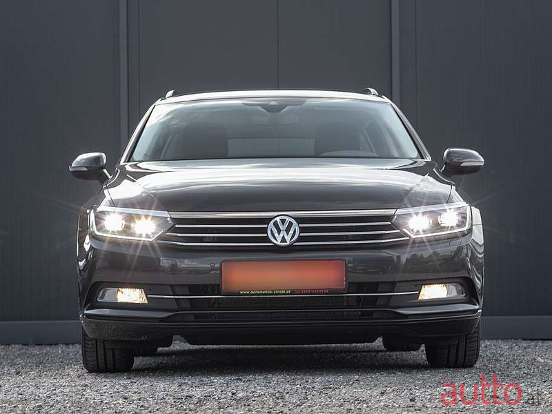 2019' Volkswagen Passat photo #1