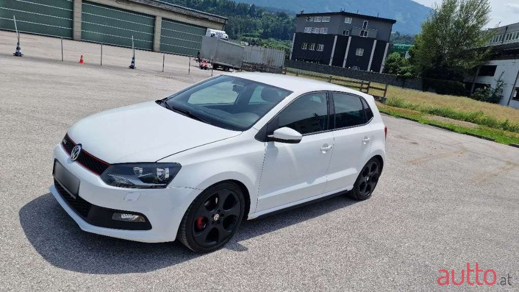 2010' Volkswagen Polo photo #2