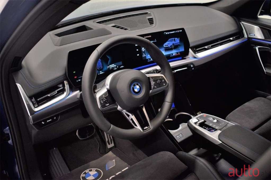 2023' BMW iX1 photo #6