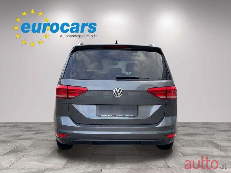 2017' Volkswagen Touran photo #5