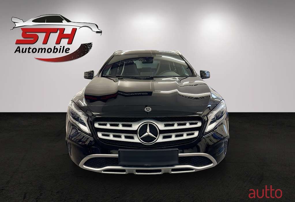 2018' Mercedes-Benz Gla-Klasse photo #5