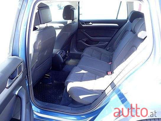 2018' Volkswagen Passat photo #5