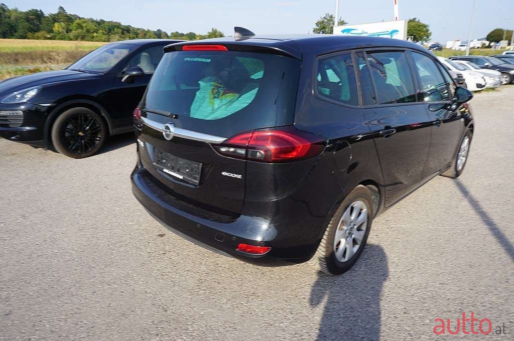 2015' Opel Zafira photo #4