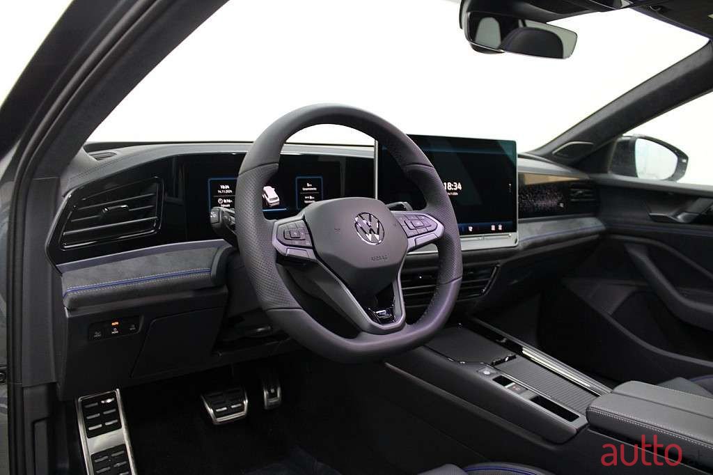 2024' Volkswagen Passat photo #5