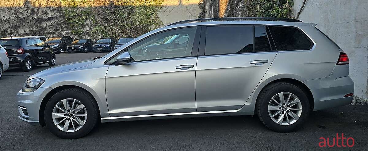 2019' Volkswagen Golf photo #4