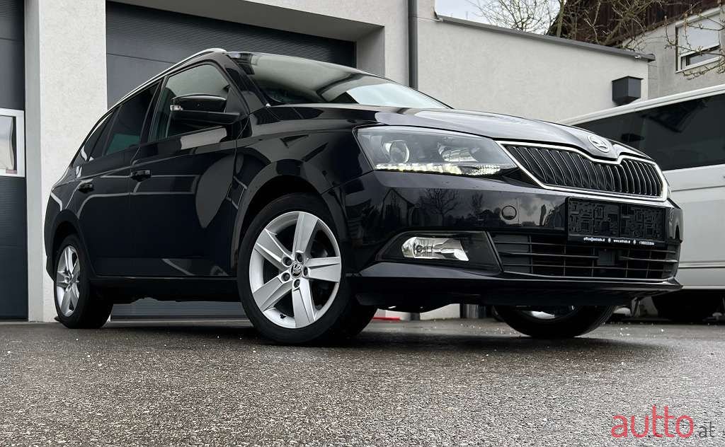 2012' Skoda Fabia photo #5