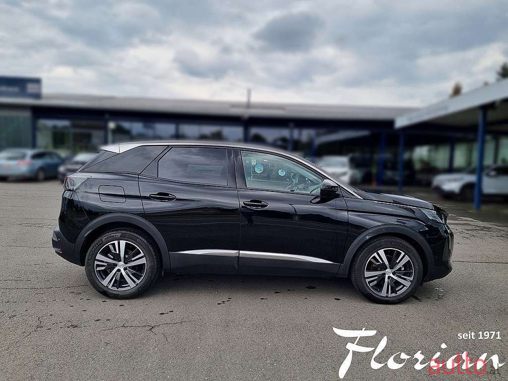 2022' Peugeot 3008 photo #5