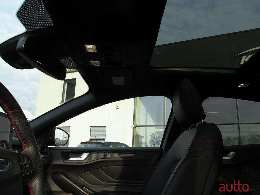 2020' Ford Focus photo #4