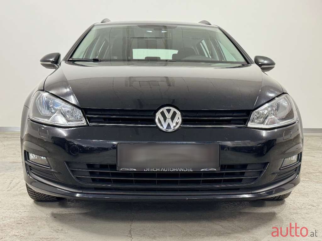 2017' Volkswagen Golf photo #2