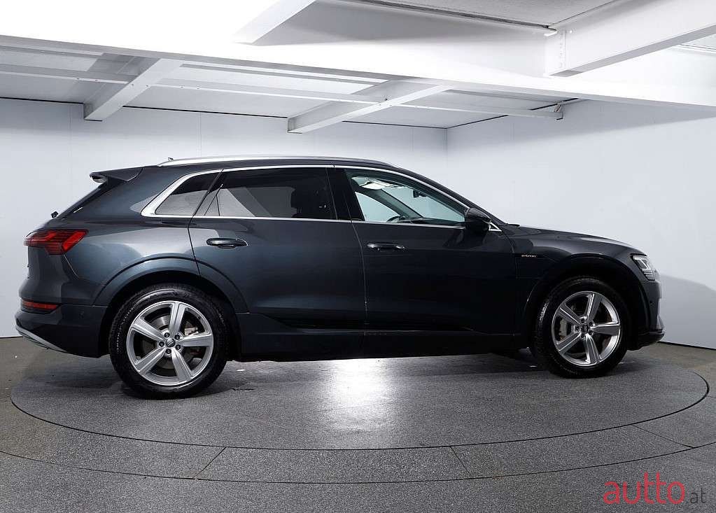 2020' Audi e-tron photo #6