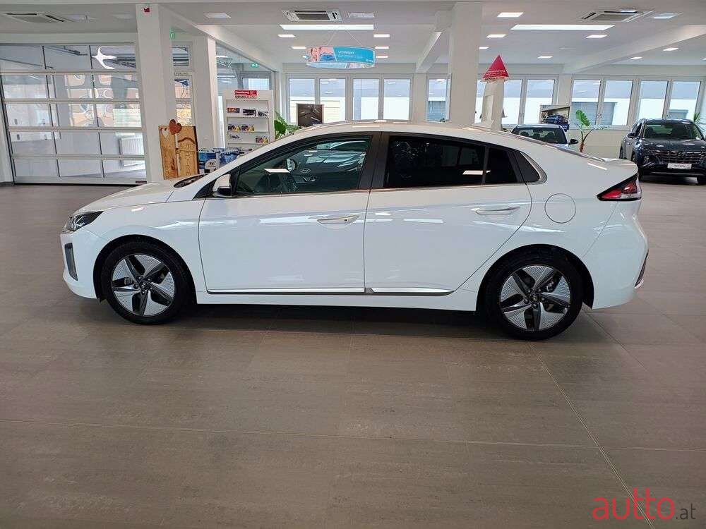 2021' Hyundai Ioniq photo #3