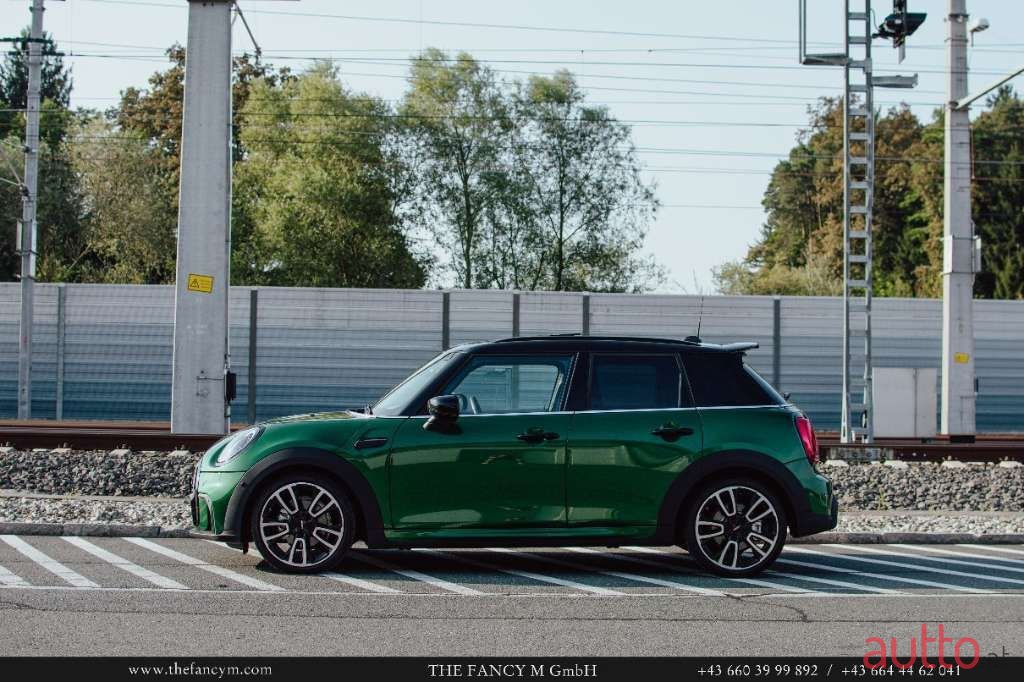 2021' MINI Cooper photo #2