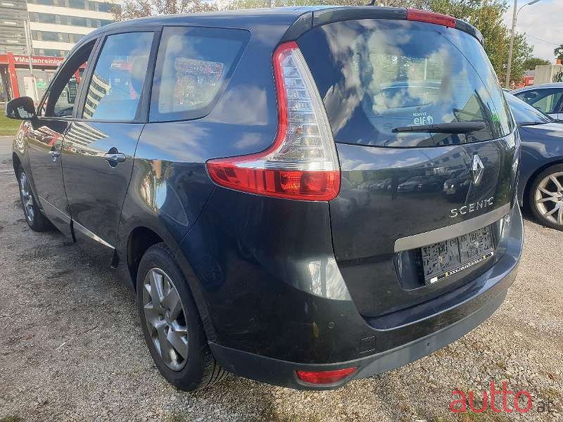 2011' Renault Grand Scenic photo #4