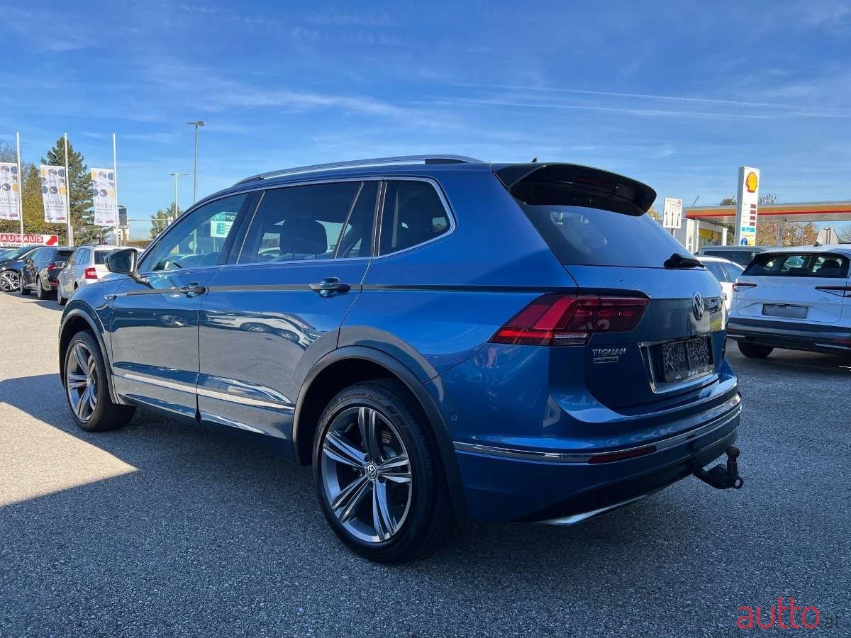 2021' Volkswagen Tiguan photo #5