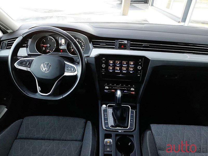 2022' Volkswagen Passat photo #3
