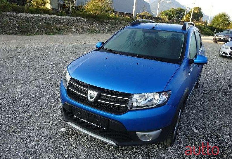 2013' Dacia Sandero photo #1