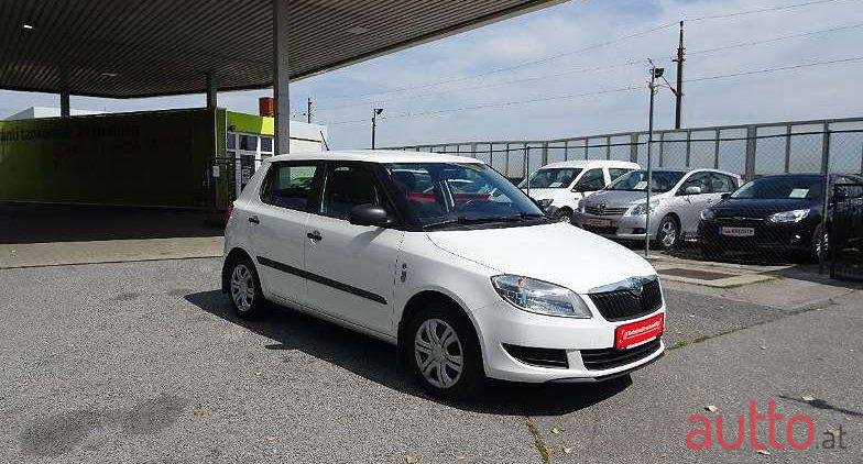 2012' Skoda Fabia photo #3