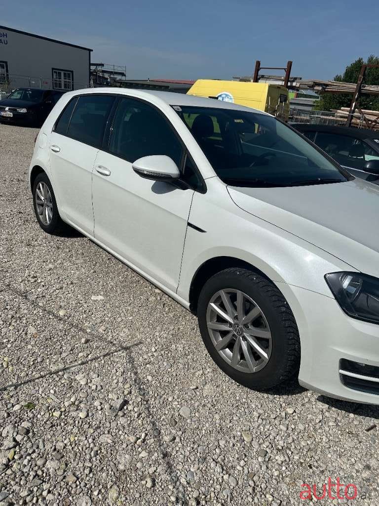 2015' Volkswagen Golf photo #5