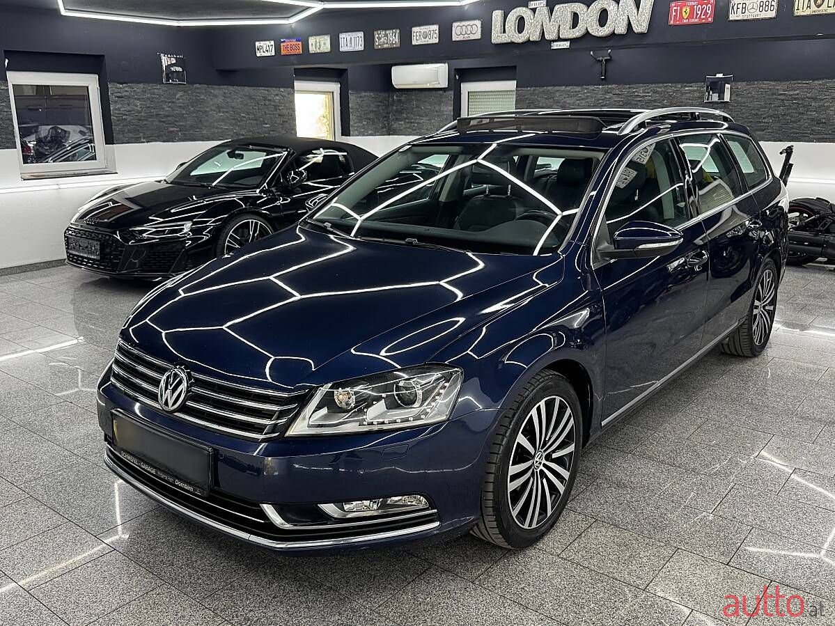 2011' Volkswagen Passat photo #3