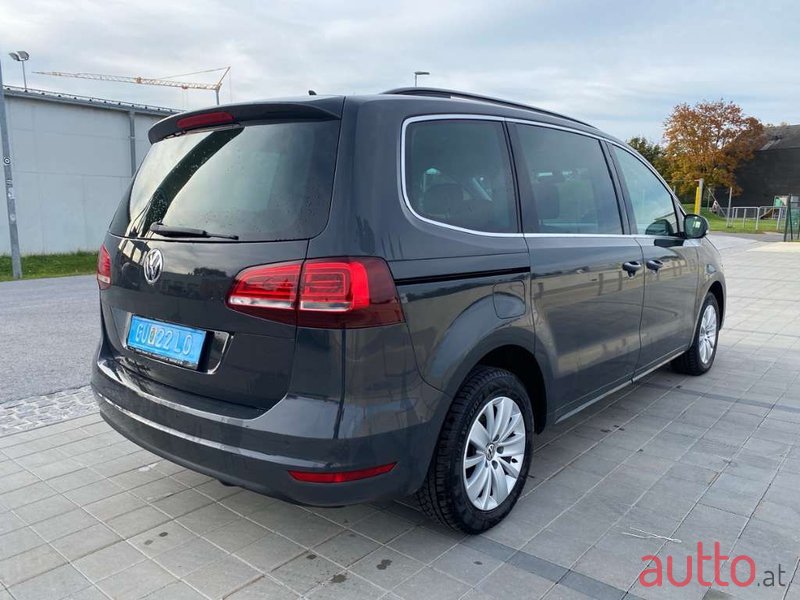 2017' Volkswagen Sharan photo #2