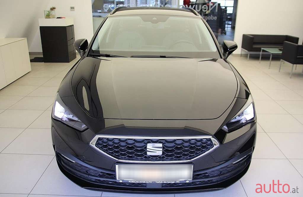 2021' SEAT Leon photo #2