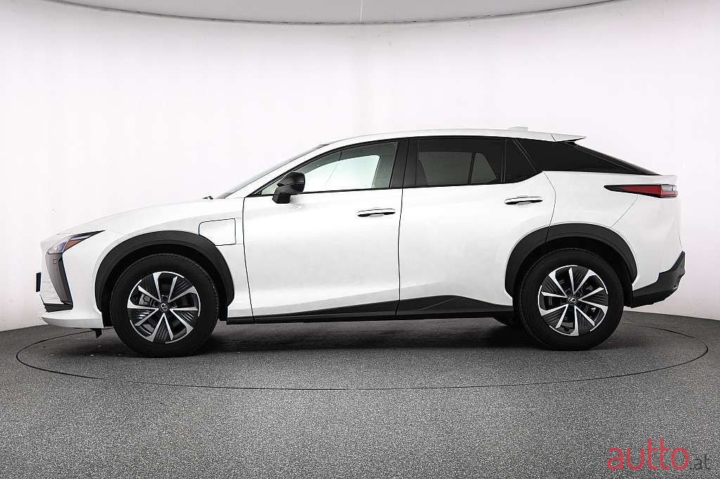 2023' Lexus RZ photo #2