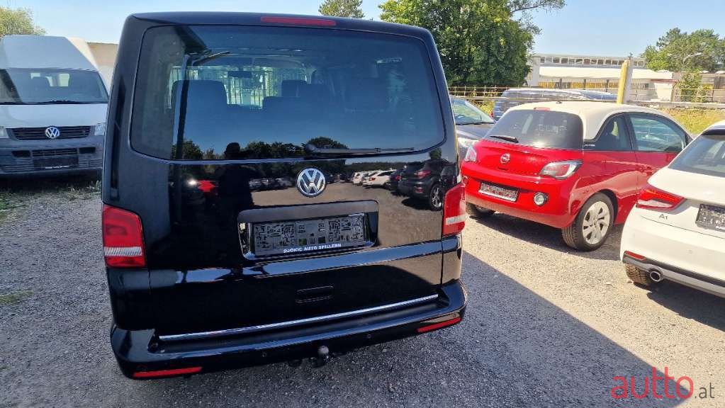 2013' Volkswagen Multivan photo #4