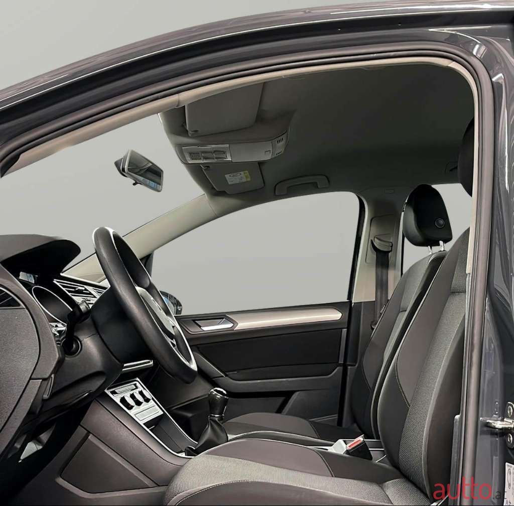 2018' Volkswagen Touran photo #5