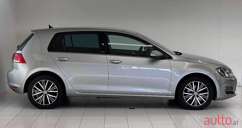 2017' Volkswagen Golf photo #4