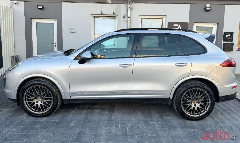 2017' Porsche Cayenne photo #4
