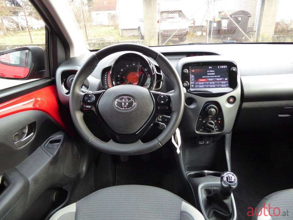 2022' Toyota Aygo photo #6