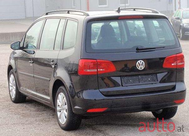 2014' Volkswagen Touran photo #2