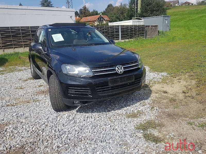 2014' Volkswagen Touareg photo #1