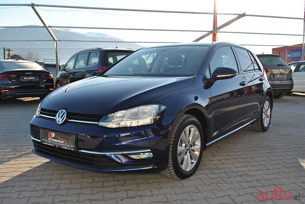 2019' Volkswagen Golf photo #1