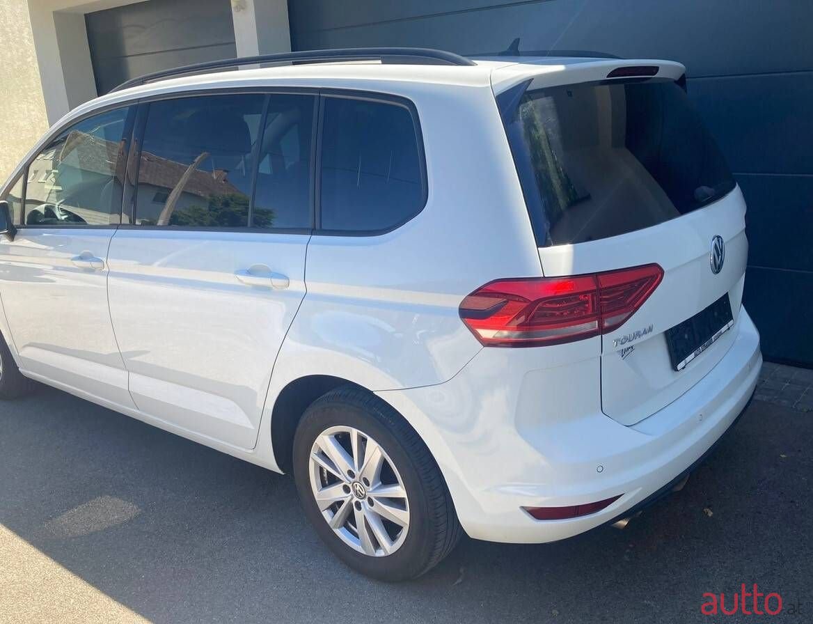 2019' Volkswagen Touran photo #5