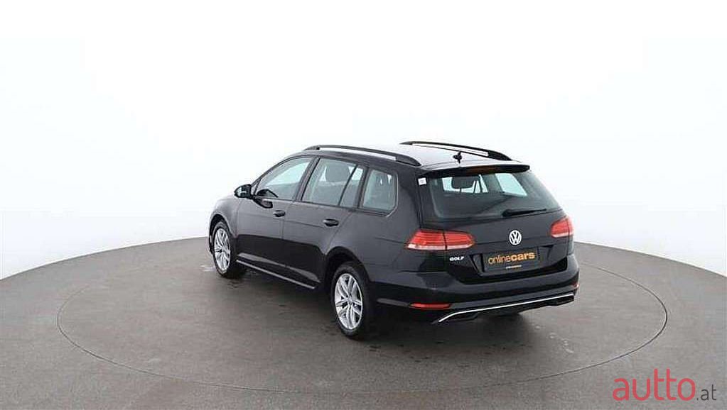 2019' Volkswagen Golf photo #4