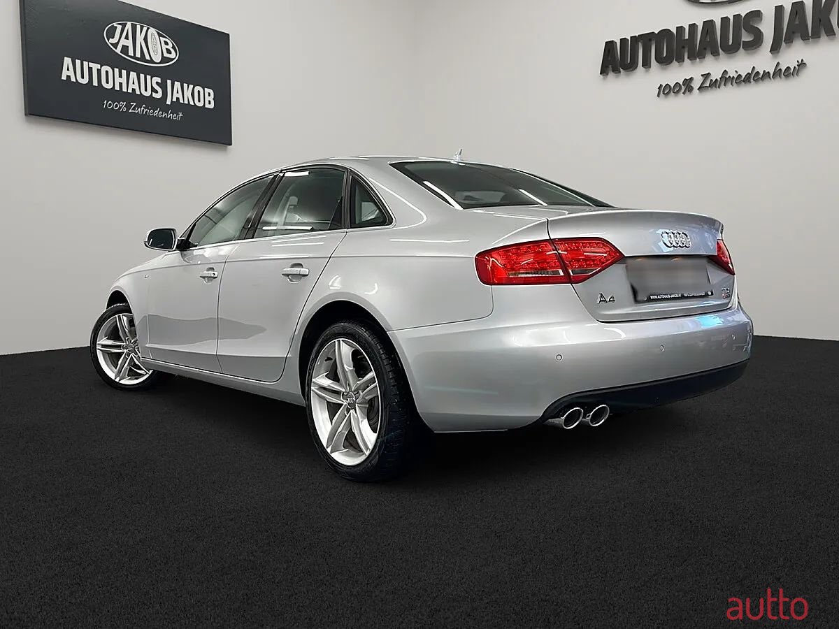 2011' Audi A4 photo #4