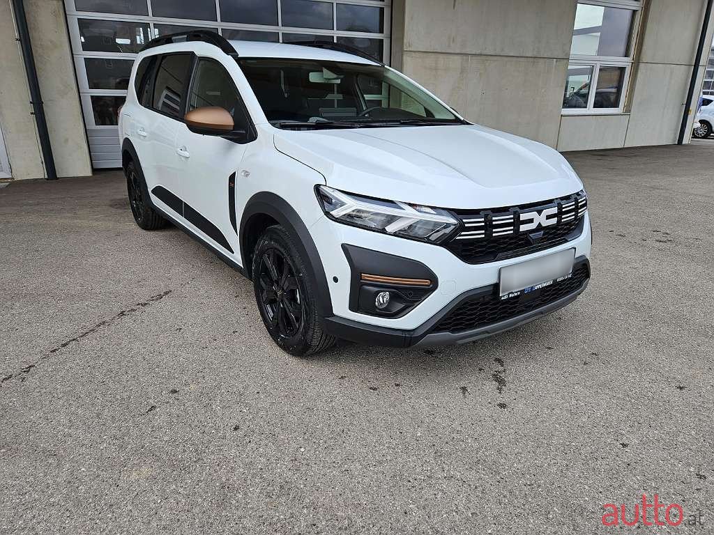 2023' Dacia Jogger photo #4