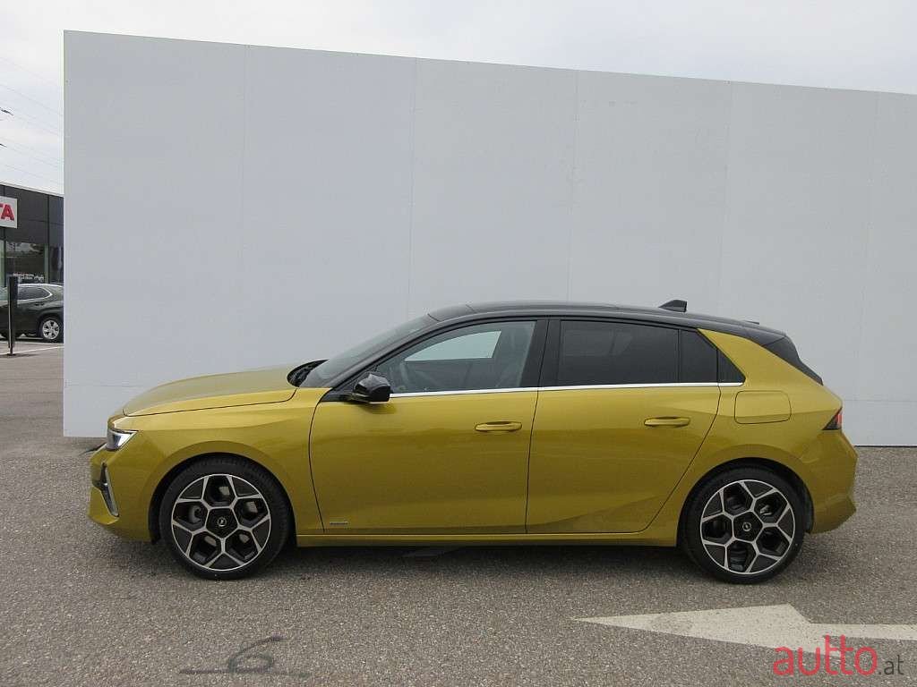 2023' Opel Astra photo #3
