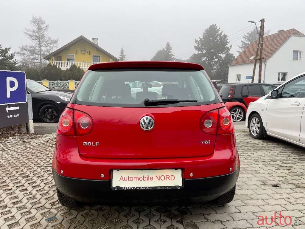 2005' Volkswagen Golf photo #6