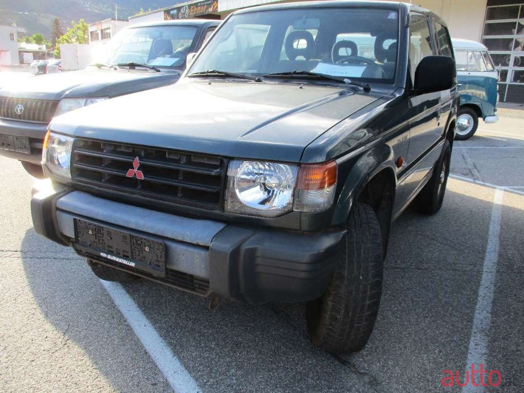 1999' Mitsubishi Pajero photo #1