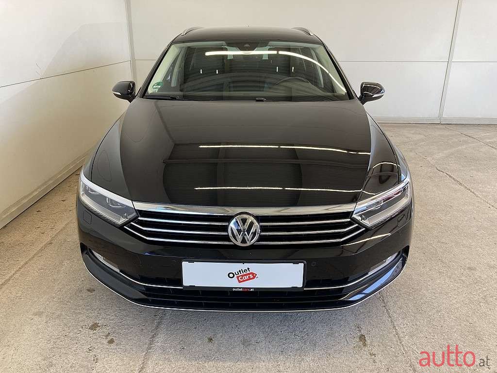 2017' Volkswagen Passat photo #5