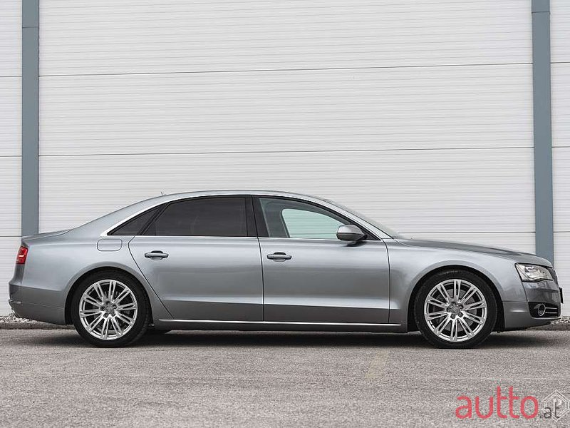 2012' Audi A8 photo #5