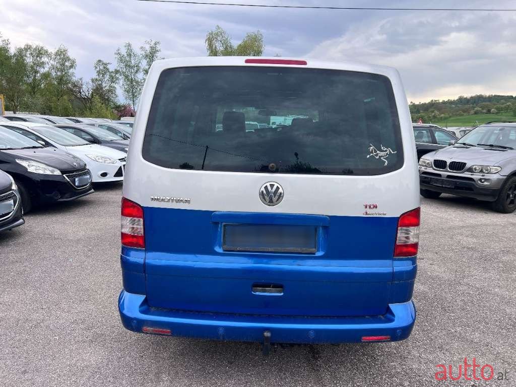 2006' Volkswagen Multivan photo #6