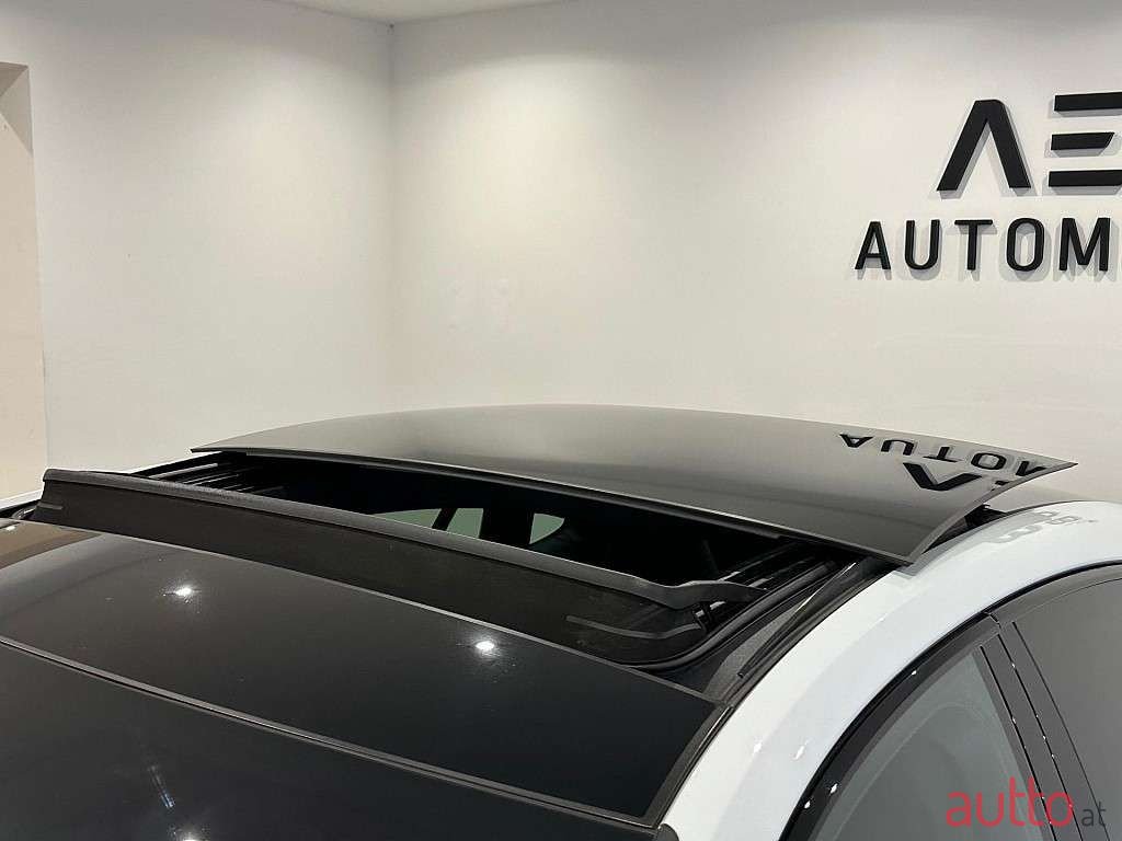 2018' Porsche Panamera photo #3