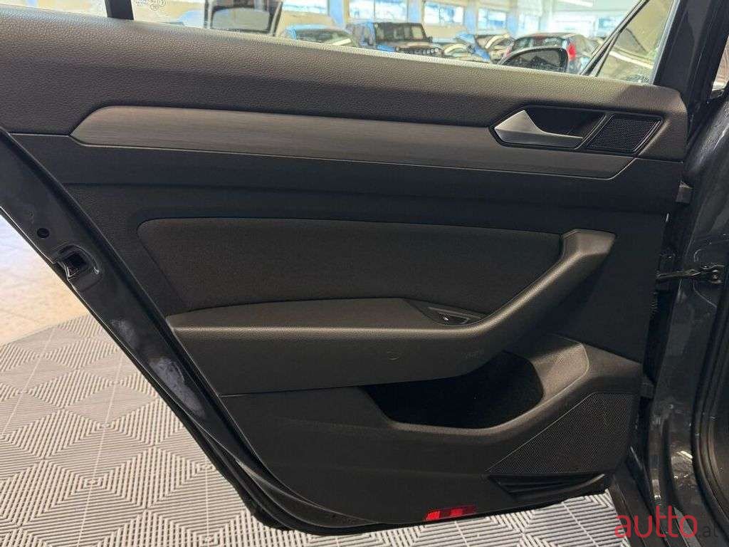 2018' Volkswagen Passat photo #6