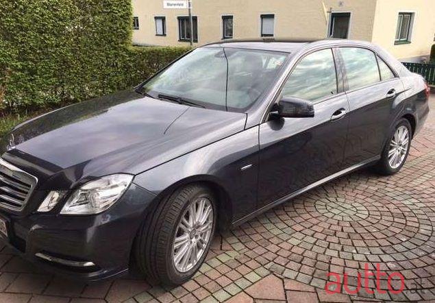 2011' Mercedes-Benz E-Klasse photo #1