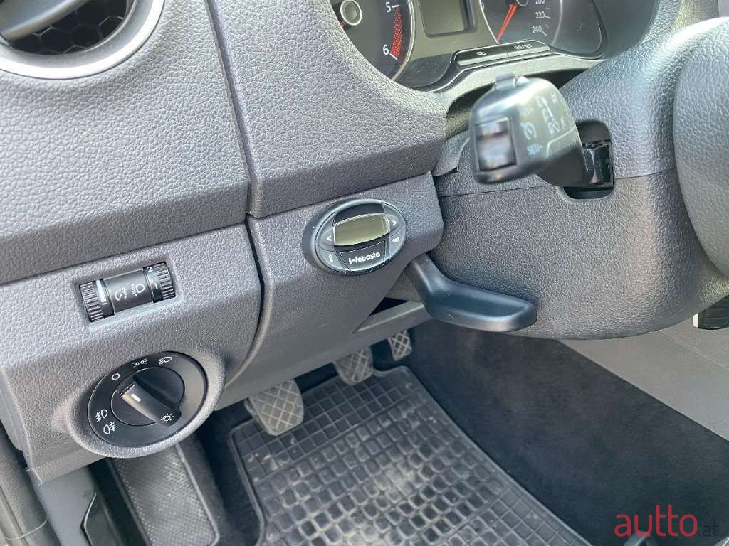 2011' Volkswagen Amarok photo #6