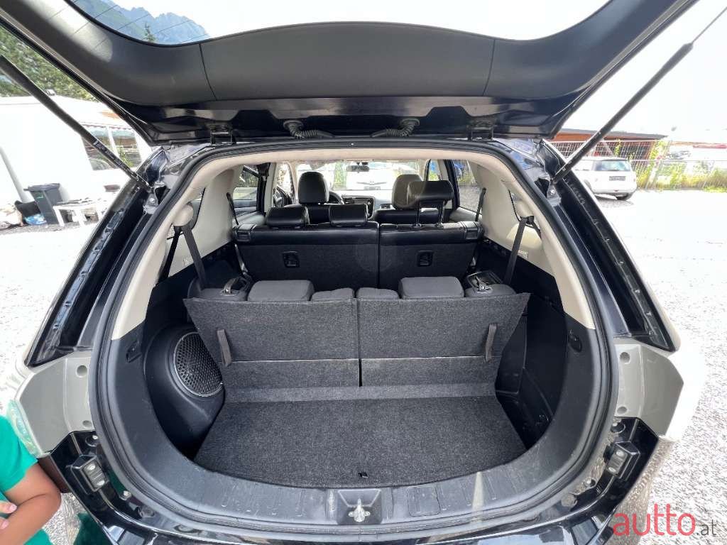 2014' Mitsubishi Outlander photo #4