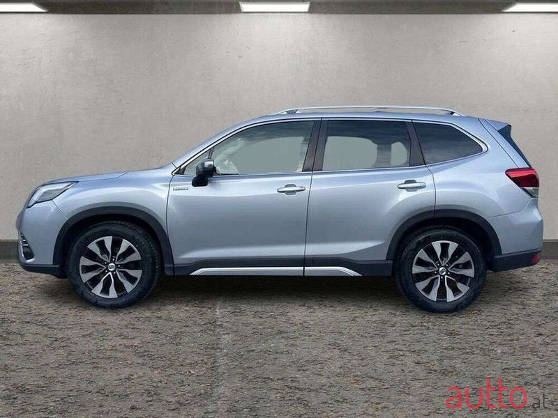 2023' Subaru Forester photo #2